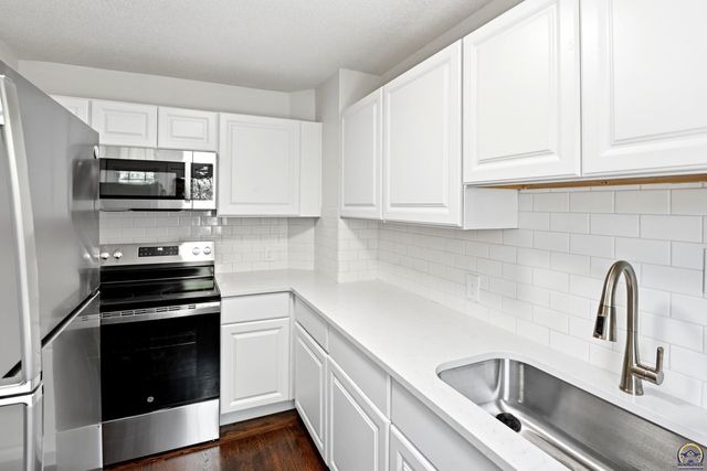 807 SW Anderson TER, Topeka, KS 66606