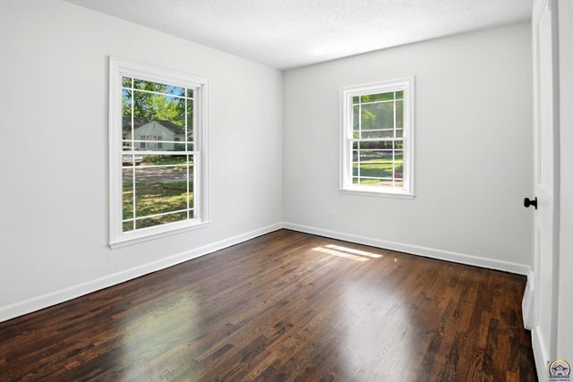 807 SW Anderson TER, Topeka, KS 66606