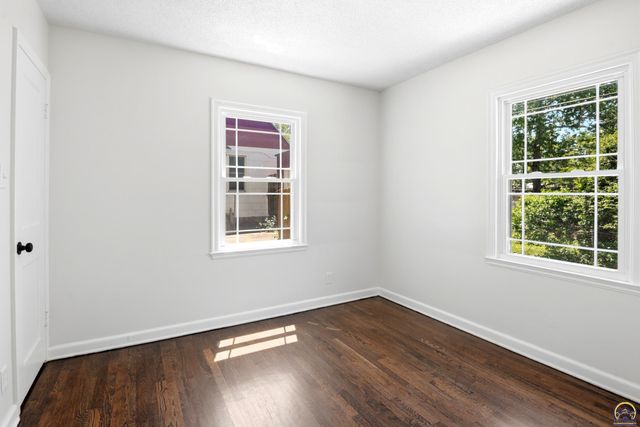 807 SW Anderson TER, Topeka, KS 66606