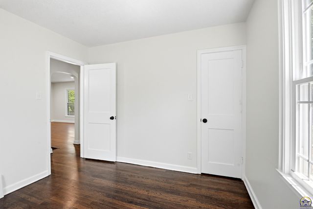 807 SW Anderson TER, Topeka, KS 66606