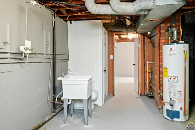 807 SW Anderson TER, Topeka, KS 66606