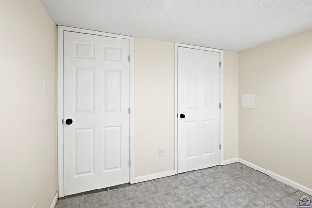 807 SW Anderson TER, Topeka, KS 66606