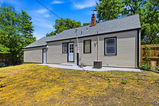 807 SW Anderson TER, Topeka, KS 66606