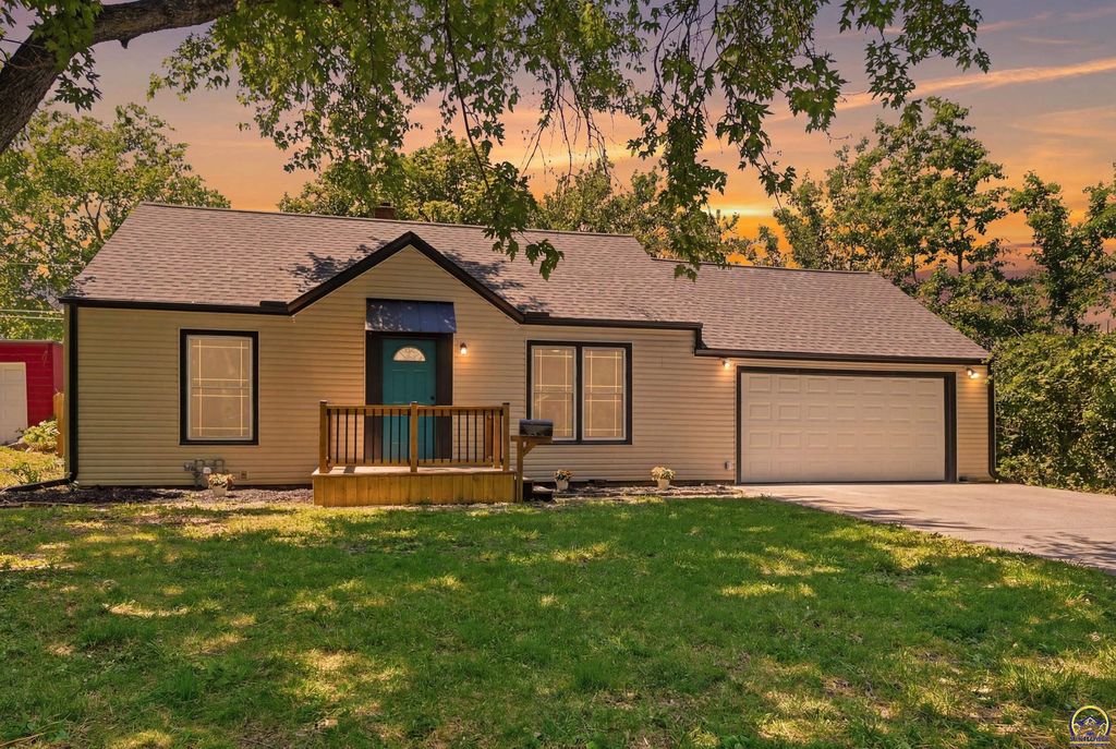 807 SW Anderson TER, Topeka, KS 66606