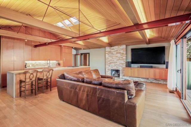 330 Neptune Ave, Encinitas, CA 92024