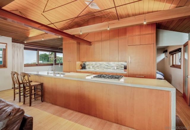 330 Neptune Ave, Encinitas, CA 92024