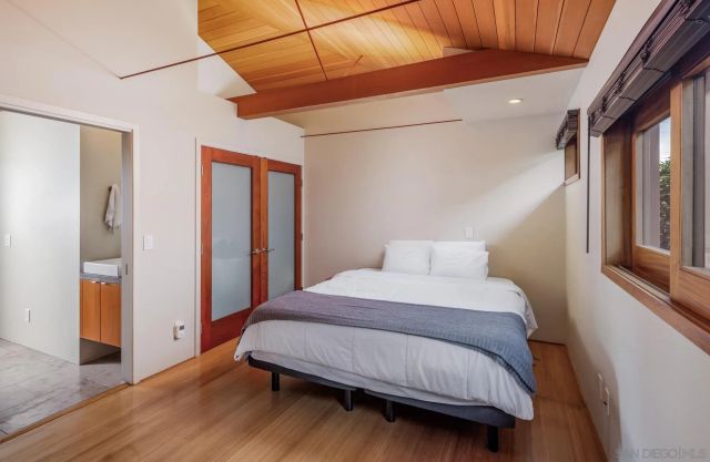 330 Neptune Ave, Encinitas, CA 92024