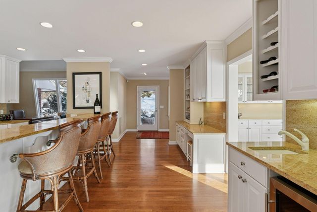 7011 Willow Creek Road, Eden Prairie, MN 55344