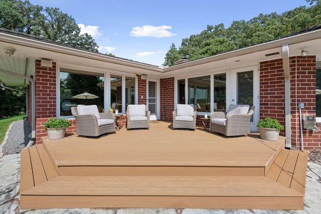 7011 Willow Creek Road, Eden Prairie, MN 55344