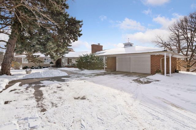 7011 Willow Creek Road, Eden Prairie, MN 55344