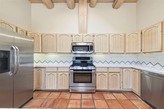 25 Estambre Road, Santa Fe, NM 87508