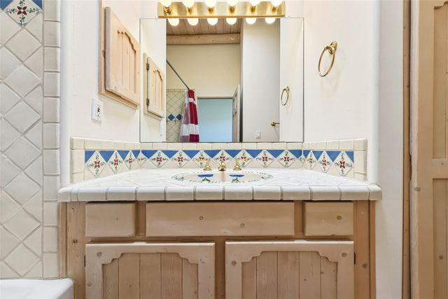 25 Estambre Road, Santa Fe, NM 87508
