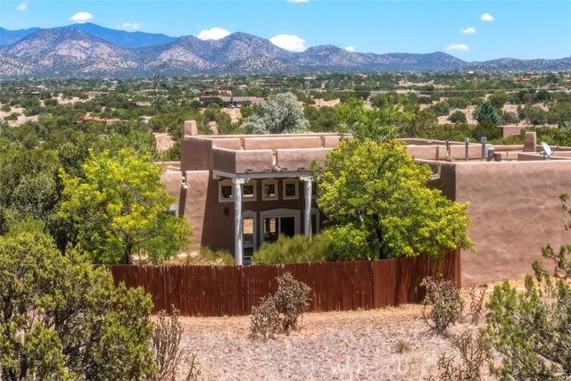 25 Estambre Road, Santa Fe, NM 87508