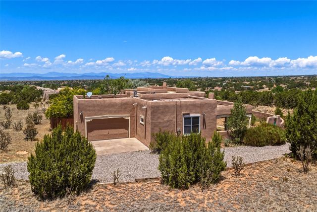 25 Estambre Road, Santa Fe, NM 87508