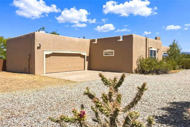 25 Estambre Road, Santa Fe, NM 87508
