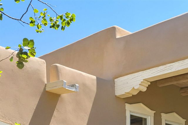 25 Estambre Road, Santa Fe, NM 87508