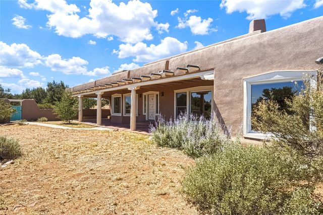 25 Estambre Road, Santa Fe, NM 87508