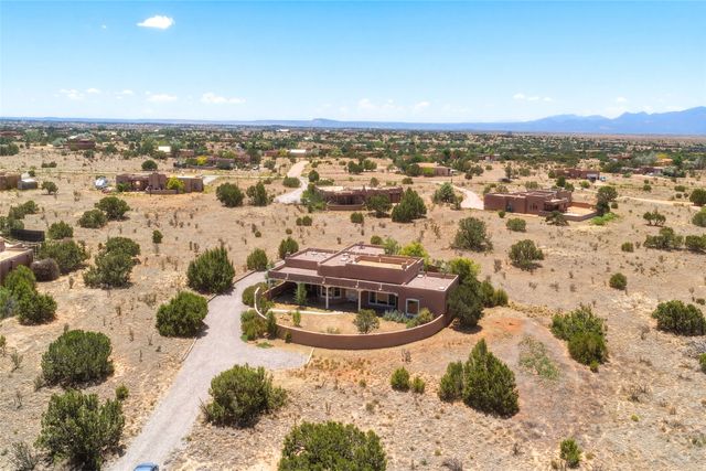 25 Estambre Road, Santa Fe, NM 87508