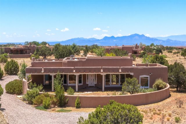 25 Estambre Road, Santa Fe, NM 87508