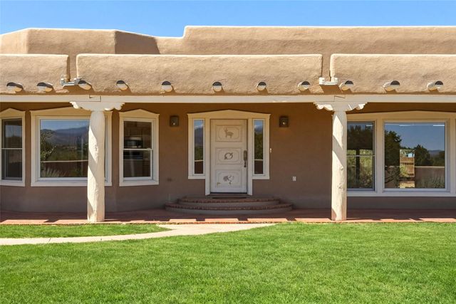 25 Estambre Road, Santa Fe, NM 87508