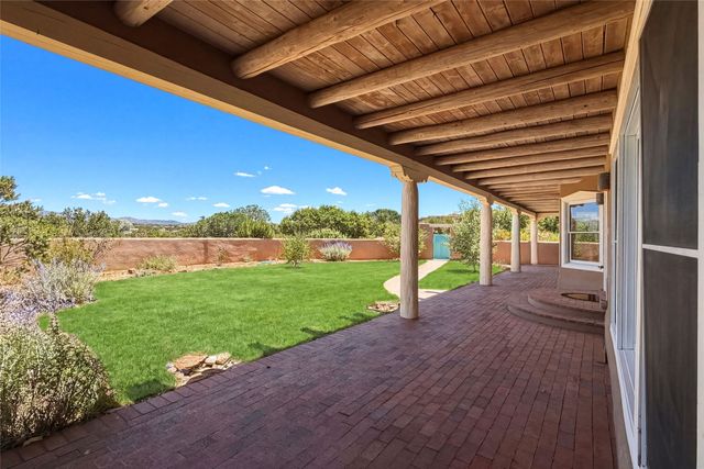 25 Estambre Road, Santa Fe, NM 87508