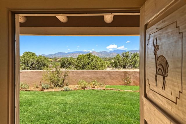 25 Estambre Road, Santa Fe, NM 87508