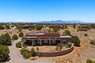 25 Estambre Road, Santa Fe, NM 87508