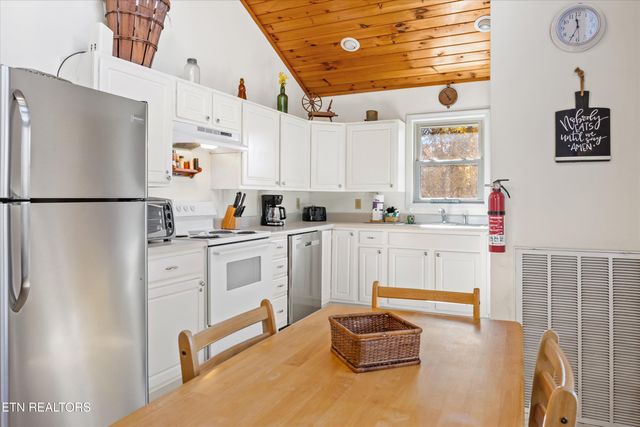 3267 Cosby Creek Rd, Cosby, TN 37722