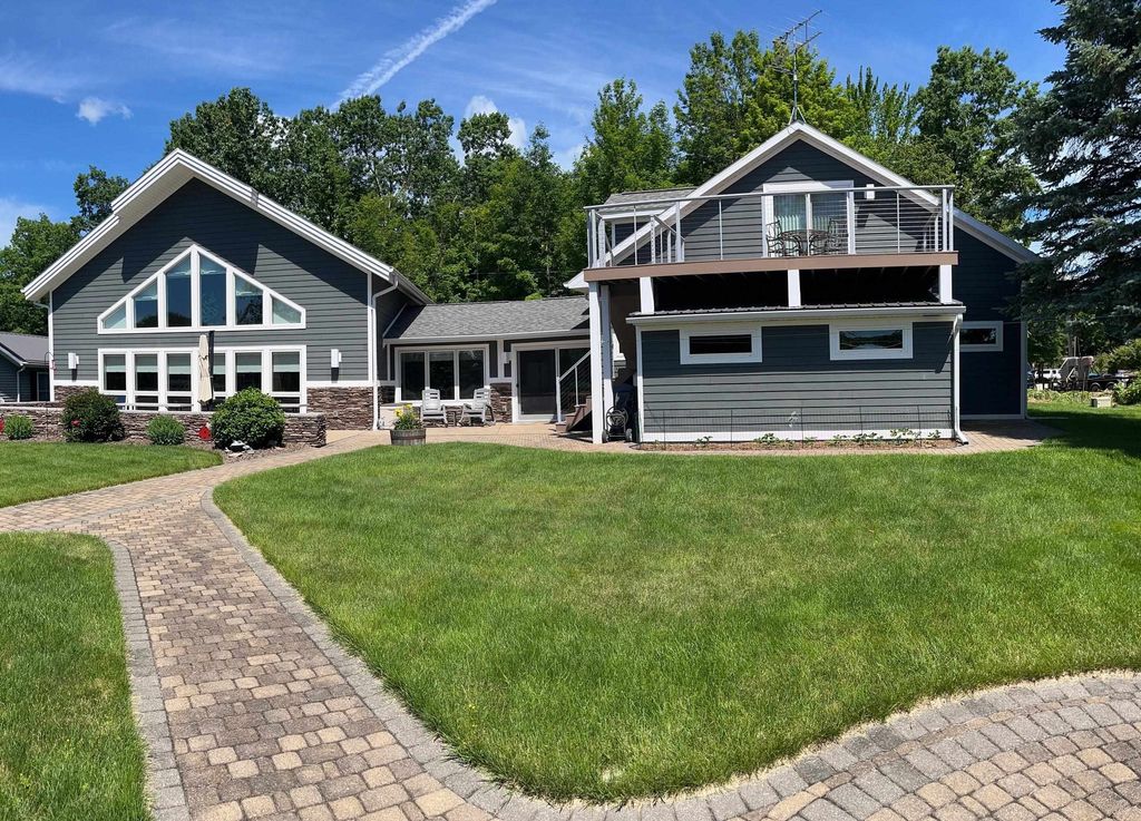 4411 Betty Lee Boulevard, Gladwin, MI 48624