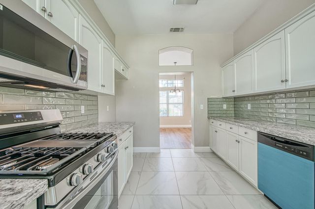 5484 El Paso, Fresno, CA 93722