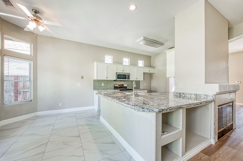 Image 14 of property listing at 5484 El Paso, Fresno, CA 93722