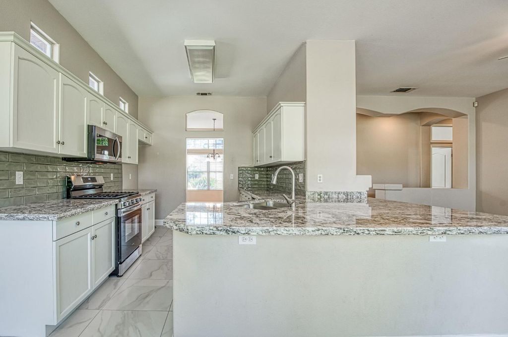 Image 18 of property listing at 5484 El Paso, Fresno, CA 93722