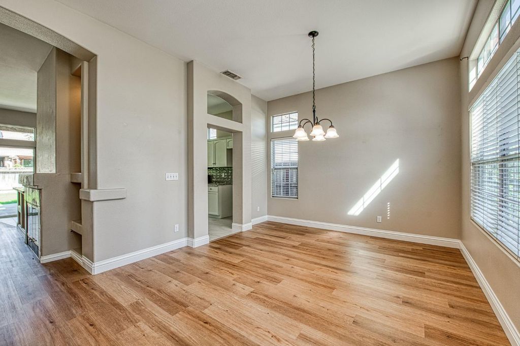 Image 8 of property listing at 5484 El Paso, Fresno, CA 93722