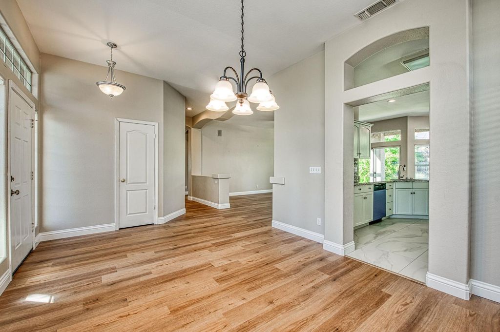 Image 9 of property listing at 5484 El Paso, Fresno, CA 93722