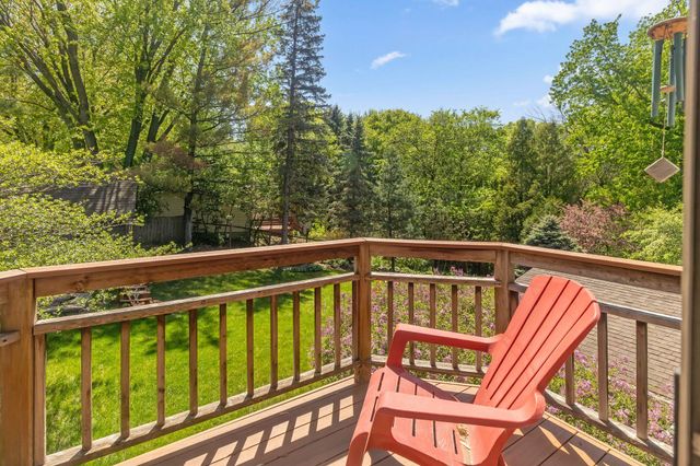 101 Timberland Drive, Burnsville, MN 55337