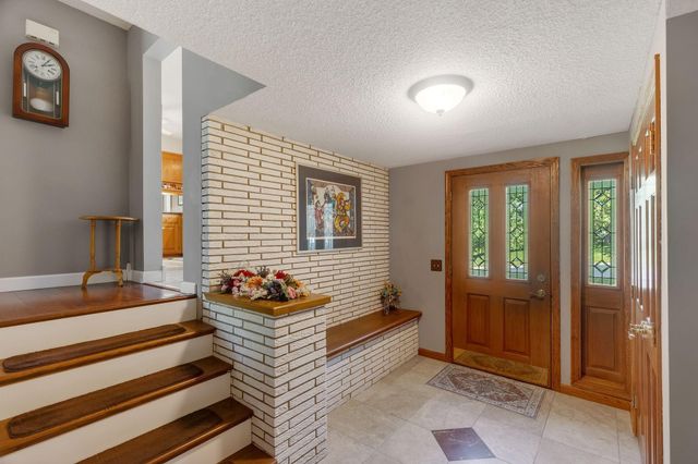 101 Timberland Drive, Burnsville, MN 55337