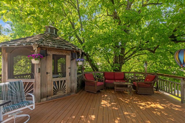 101 Timberland Drive, Burnsville, MN 55337