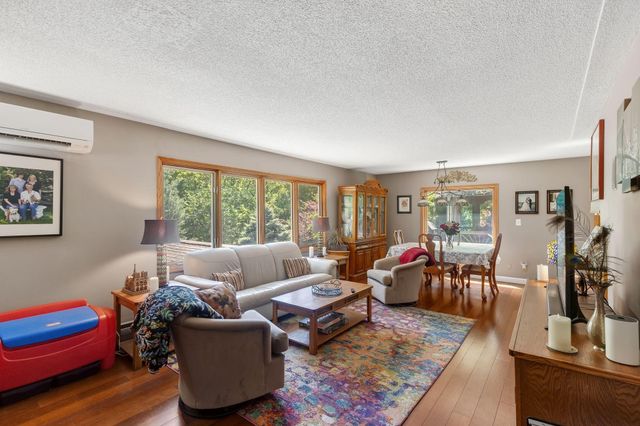 101 Timberland Drive, Burnsville, MN 55337