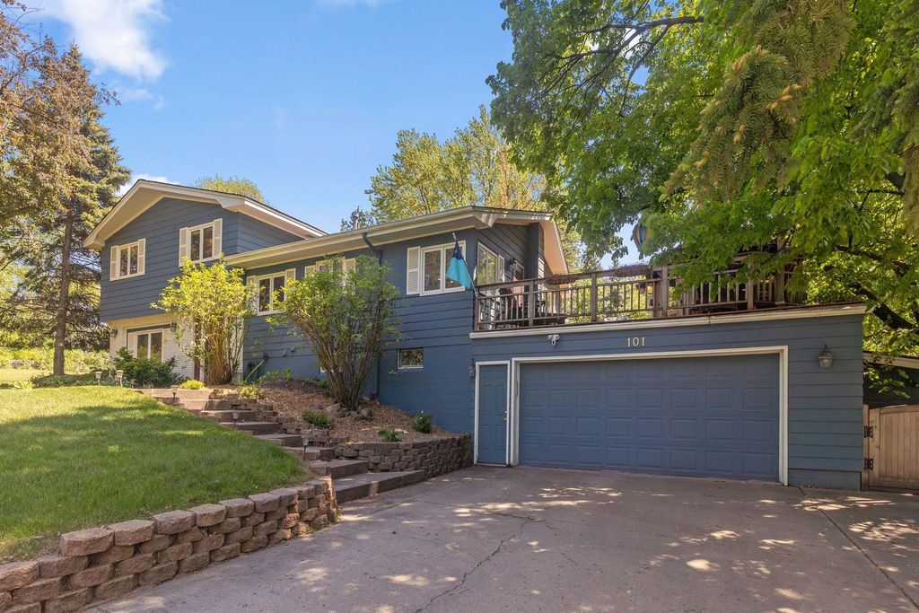 101 Timberland Drive, Burnsville, MN 55337
