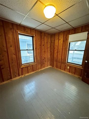 2420 Bay Street, Saginaw, MI 48602