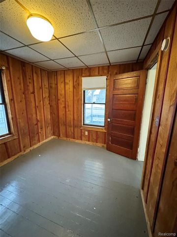 2420 Bay Street, Saginaw, MI 48602