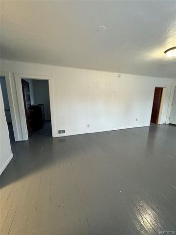 2420 Bay Street, Saginaw, MI 48602