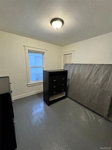 2420 Bay Street, Saginaw, MI 48602