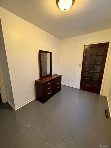 2420 Bay Street, Saginaw, MI 48602