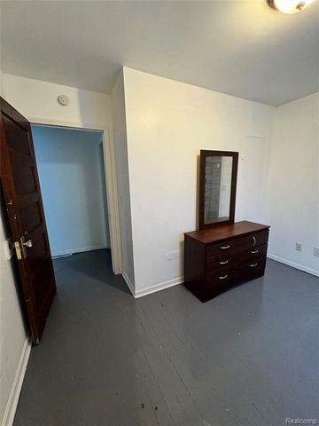 2420 Bay Street, Saginaw, MI 48602