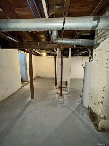 2420 Bay Street, Saginaw, MI 48602