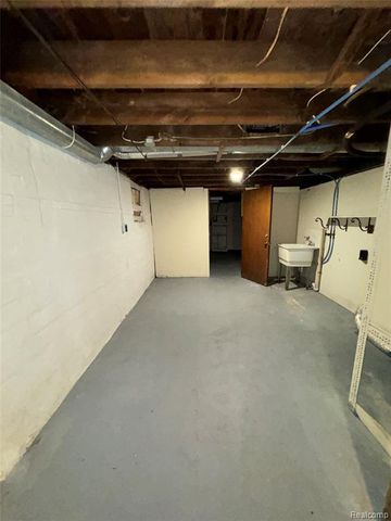 2420 Bay Street, Saginaw, MI 48602