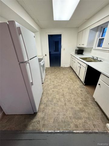 2420 Bay Street, Saginaw, MI 48602