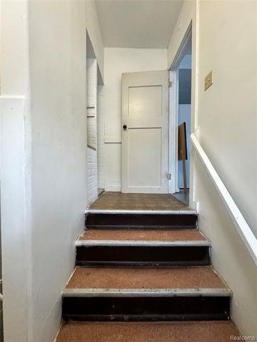 2420 Bay Street, Saginaw, MI 48602