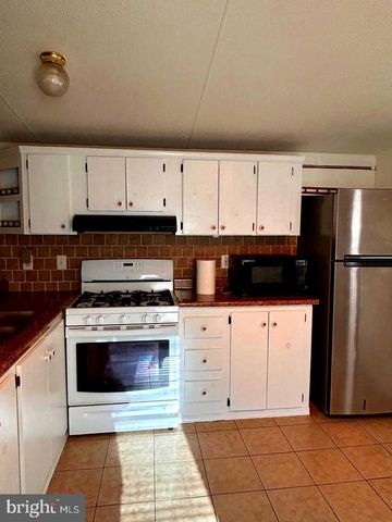 20 SPRUCE LN, Manchester, PA 17345